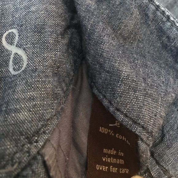 The Limited size 8 678 collection dark wash denim shorts with pockets! EUC - Picture 7 of 7